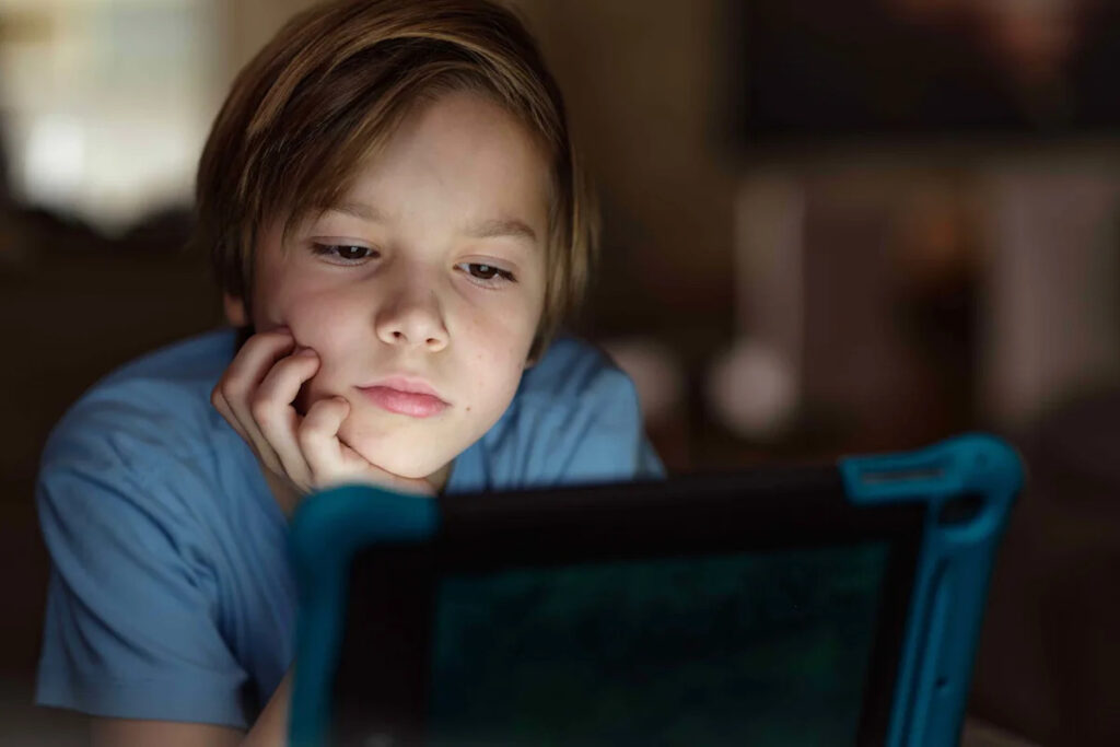 7 Signs Your Kid Has Screen Addiction and What To Do About It Yahoo lifestyle home